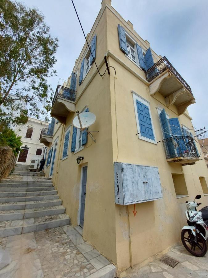 Artemis Ermoupoli Centre Appartement Pour Petit Budget Backpackers Exteriör bild