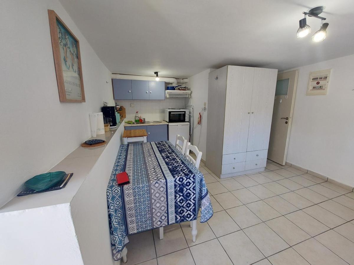 Artemis Ermoupoli Centre Appartement Pour Petit Budget Backpackers Exteriör bild